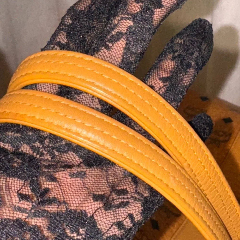 ‼️Buyers Appreciation‼️MCM Medium Vasetos Tote Bag - Picture 9 of 13